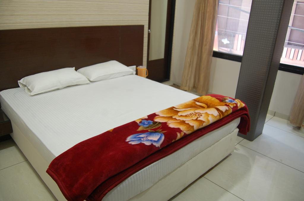 Hotel Poonam Palace Ujjain Værelse billede