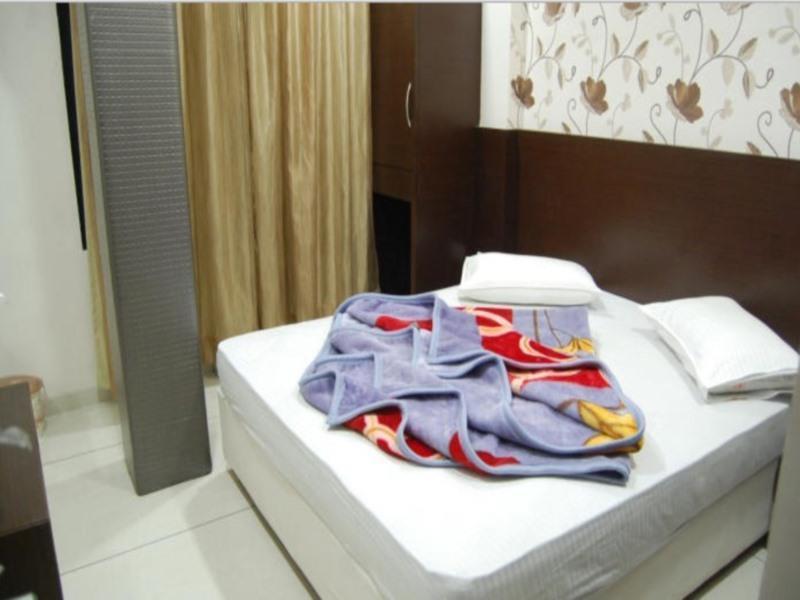Hotel Poonam Palace Ujjain Eksteriør billede