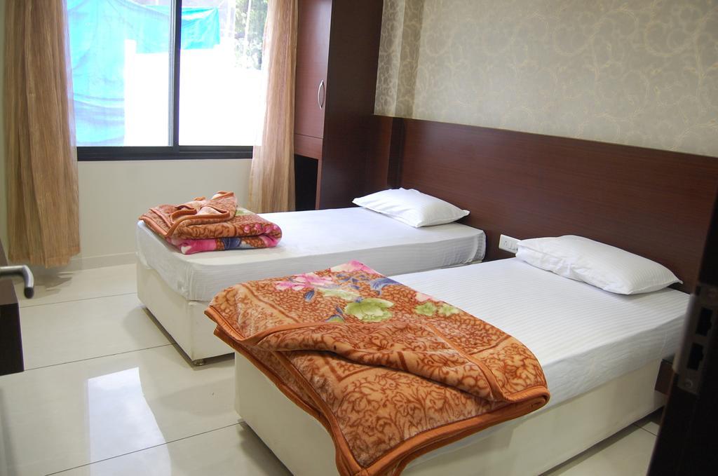 Hotel Poonam Palace Ujjain Eksteriør billede